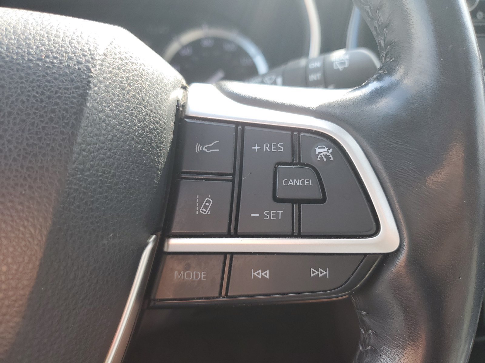 Used 2022 Toyota Highlander XLE AWD/4WD image 25