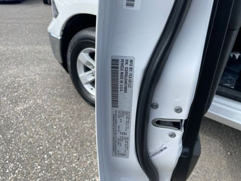 Used 2022 RAM 1500 Classic SLT image 28