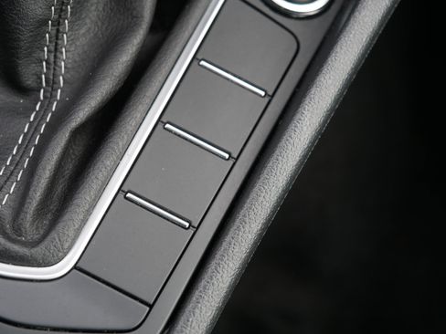 Used 2024 Volkswagen Jetta SE image 32