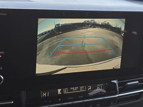 Used 2025 Toyota Sienna XLE image 23