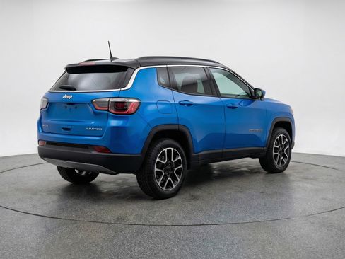 Used 2025 Jeep Compass Trailhawk AWD/4WD image 9