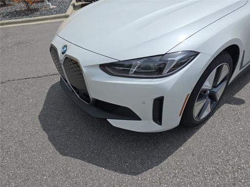 New 2026 BMW i4 eDrive40 w/ Premium Package RWD image 10