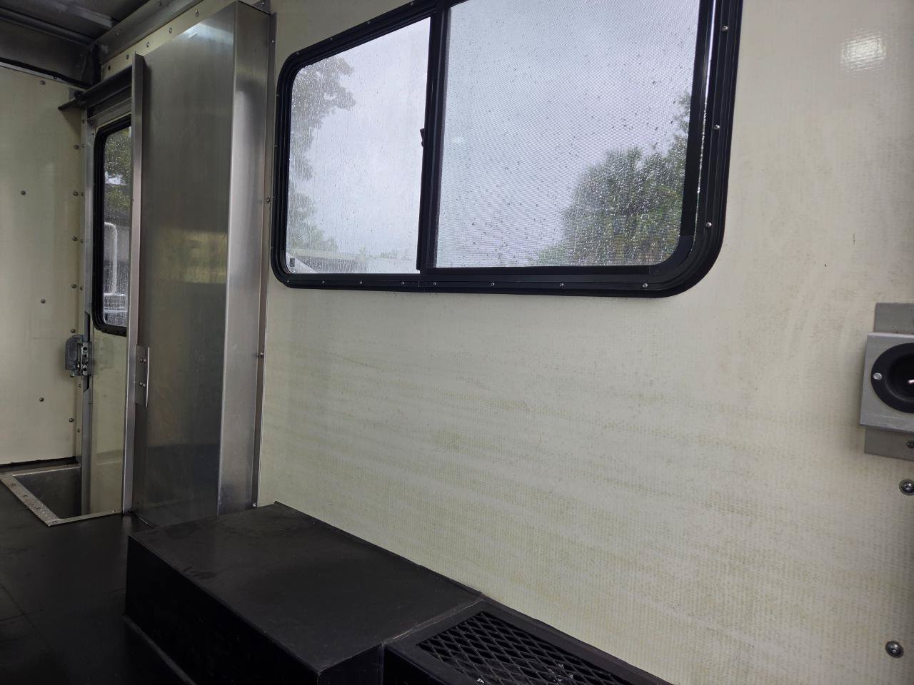 Used 2016 Chevrolet Express 3500 RWD image 10