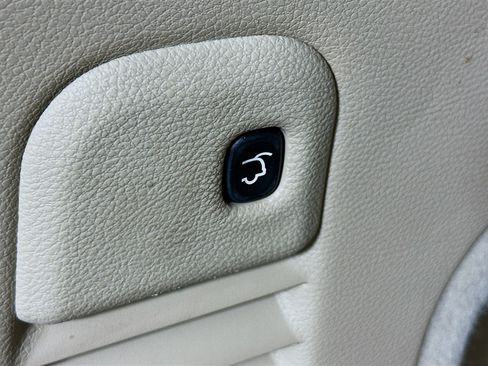 Used 2020 Jeep Grand Cherokee Overland RWD image 30
