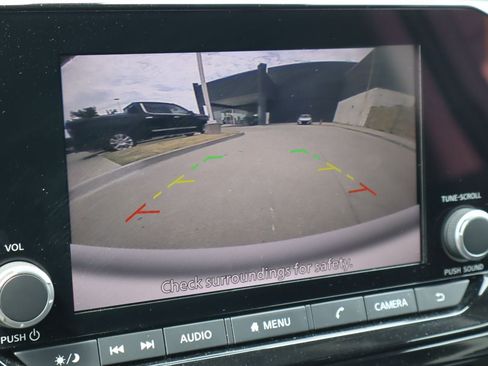 Used 2025 Nissan Pathfinder SV FWD image 8