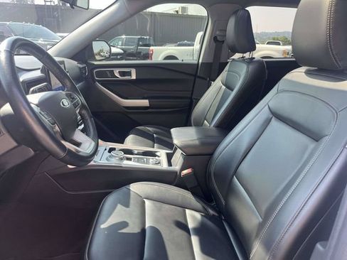 Used 2022 Ford Explorer XLT w/ Equipment Group 202A AWD/4WD image 21