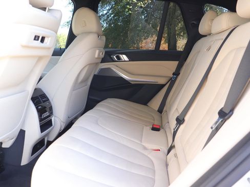 Used 2022 BMW X5 sDrive40i w/ Premium Package image 13