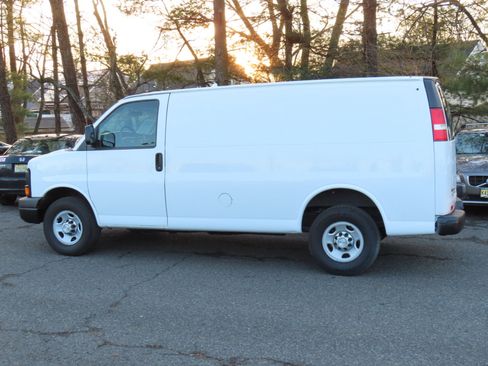 Used 2015 Chevrolet Express 2500 image 3