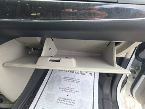 Used 2015 Chrysler Town & Country Touring w/ Driver Convenience Group FWD image 29