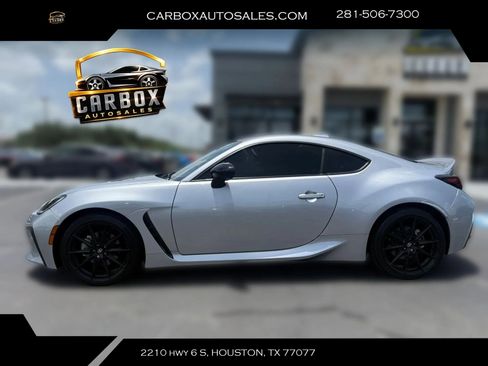 Used 2024 Toyota GR86 Premium RWD image 2