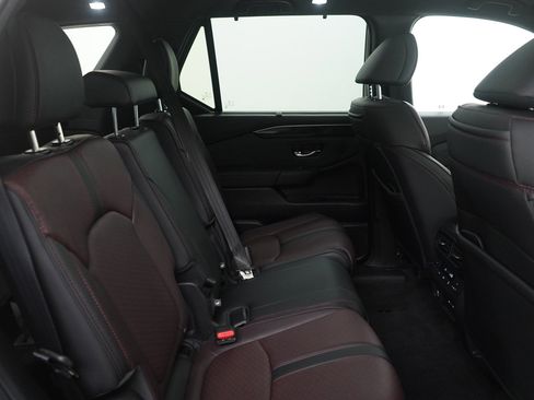 Used 2025 Honda Pilot Black Edition image 11