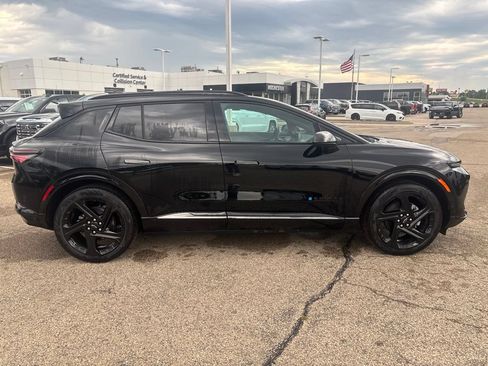 Used 2024 Chevrolet Equinox EV RS FWD image 4