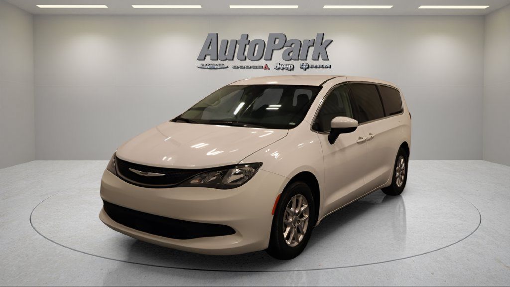 Certified 2023 Chrysler Voyager LX FWD image 6