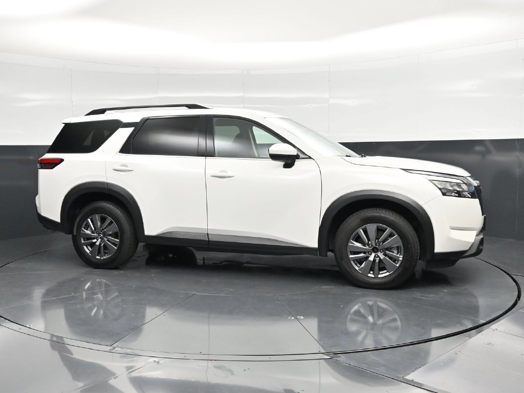 Used 2025 Nissan Pathfinder SV AWD/4WD image 3