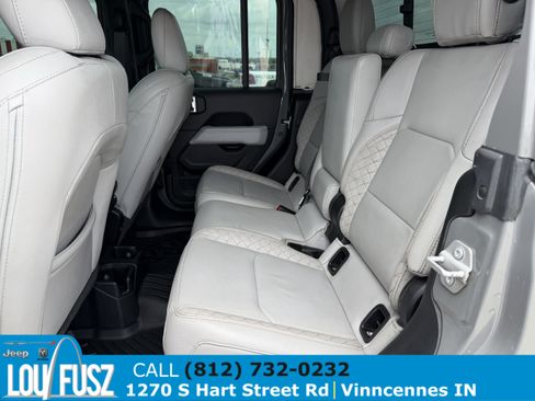 Used 2022 Jeep Gladiator Overland AWD/4WD image 14