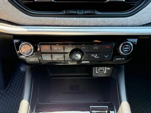 Used 2023 Jeep Compass Latitude w/ Sun and Sound Group AWD/4WD image 22