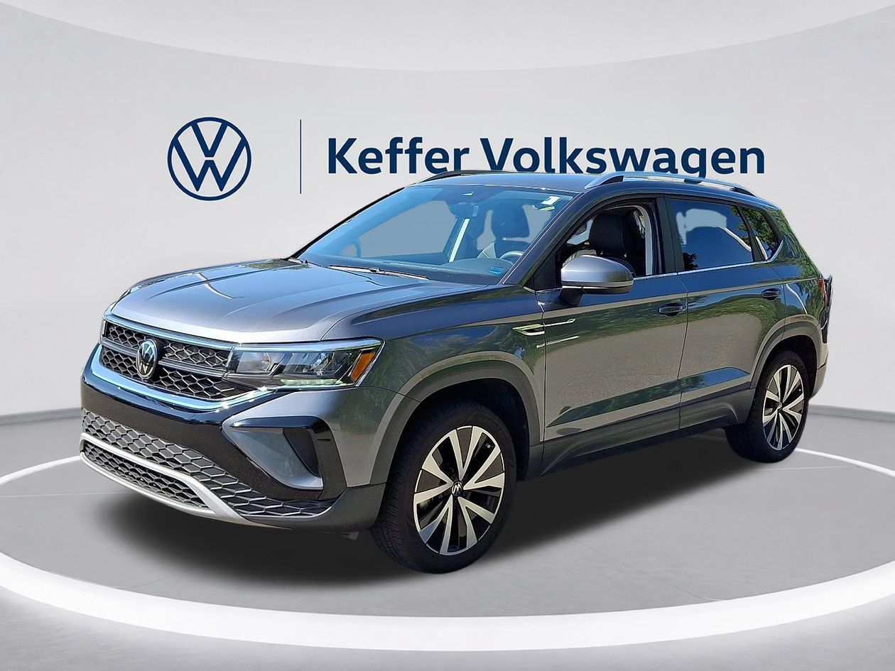 Used 2023 Volkswagen Taos SE FWD image 3
