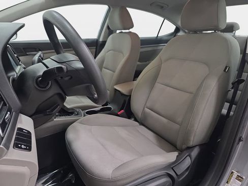 Used 2017 Hyundai Elantra SE image 14