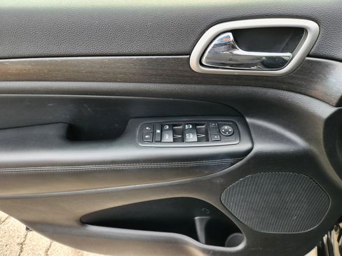 Used 2017 Jeep Grand Cherokee Altitude image 17