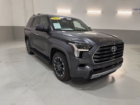 Used 2025 Toyota Sequoia Limited w/ Tow Technology Package AWD/4WD image 4