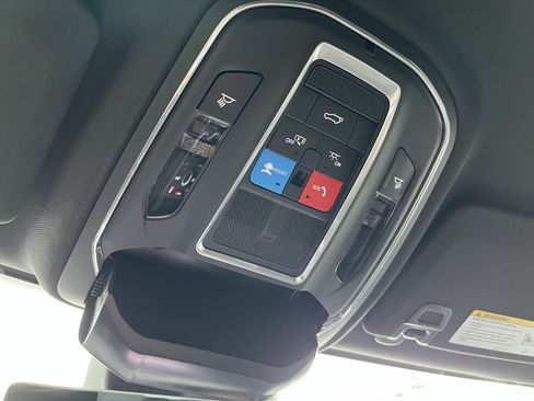 Used 2023 Jeep Grand Cherokee Trailhawk w/ Luxury Tech Group III AWD/4WD image 41