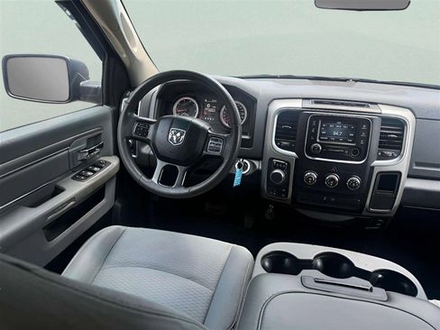Used 2020 RAM 1500 Classic SLT AWD/4WD image 12