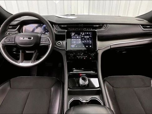 Used 2023 Jeep Grand Cherokee Altitude AWD/4WD image 15