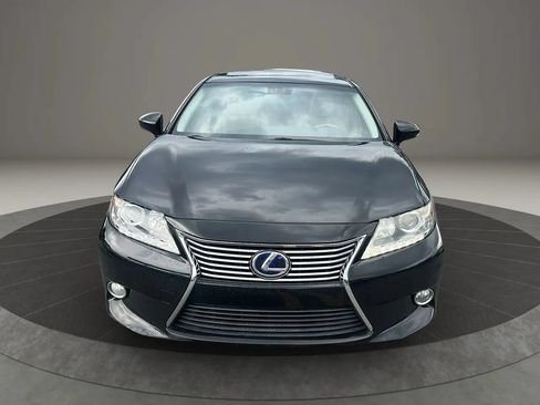 Used 2013 Lexus ES 300h w/ Luxury Pkg FWD image 2