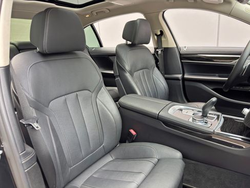 Used 2019 BMW 740i RWD image 40