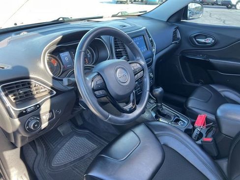 Used 2019 Jeep Cherokee Latitude Plus image 29