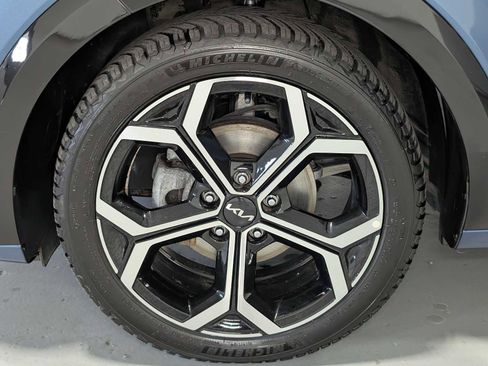 Certified 2023 Kia Niro SX Touring FWD image 3