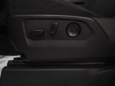 Used 2023 Chevrolet Silverado 1500 Custom image 13