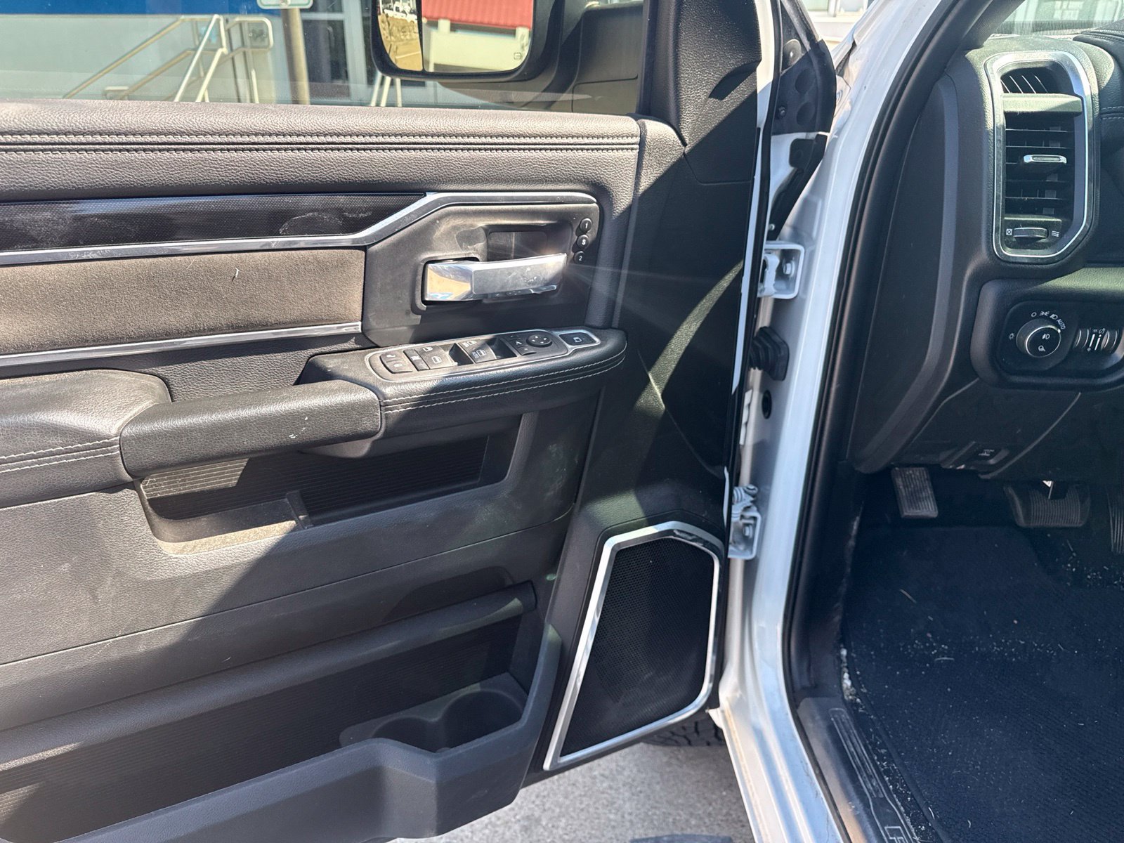 Used 2022 RAM 2500 Laramie w/ Night Edition AWD/4WD image 2
