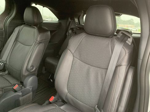 New 2026 Toyota Sienna Platinum AWD/4WD image 17
