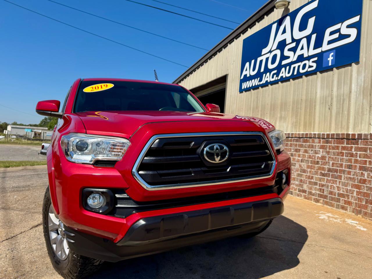 Used 2019 Toyota Tacoma SR5 AWD/4WD image 4
