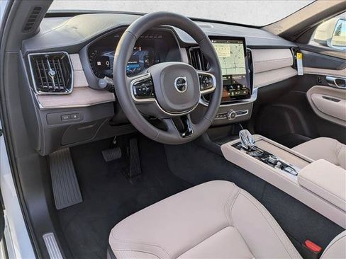 Used 2026 Volvo XC90 T8 Plus w/ Protection Package Premier AWD/4WD image 3