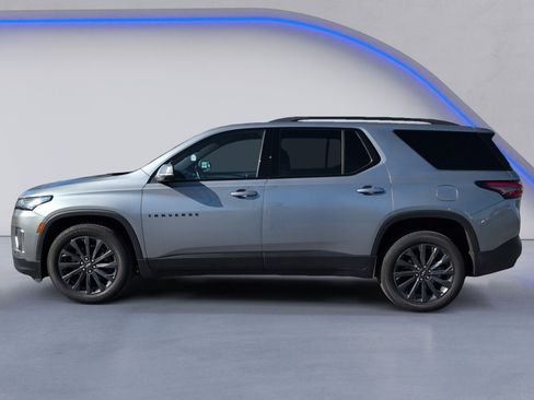 Used 2023 Chevrolet Traverse RS image 3