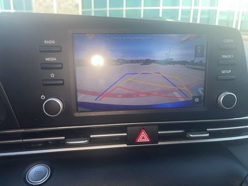 Used 2021 Hyundai Elantra SEL image 9