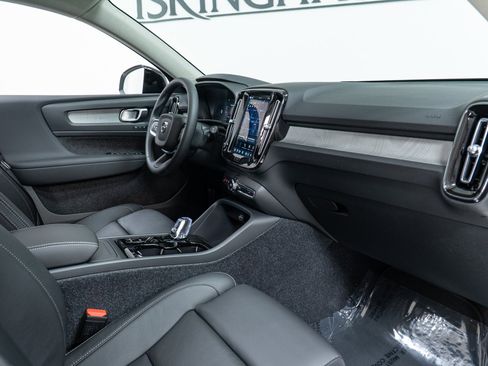 New 2026 Volvo XC40 B5 Plus w/ Protection Package Premier image 21