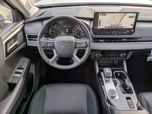 New 2026 Mitsubishi Outlander ES image 16