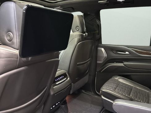 Used 2021 Cadillac Escalade Sport Platinum image 29