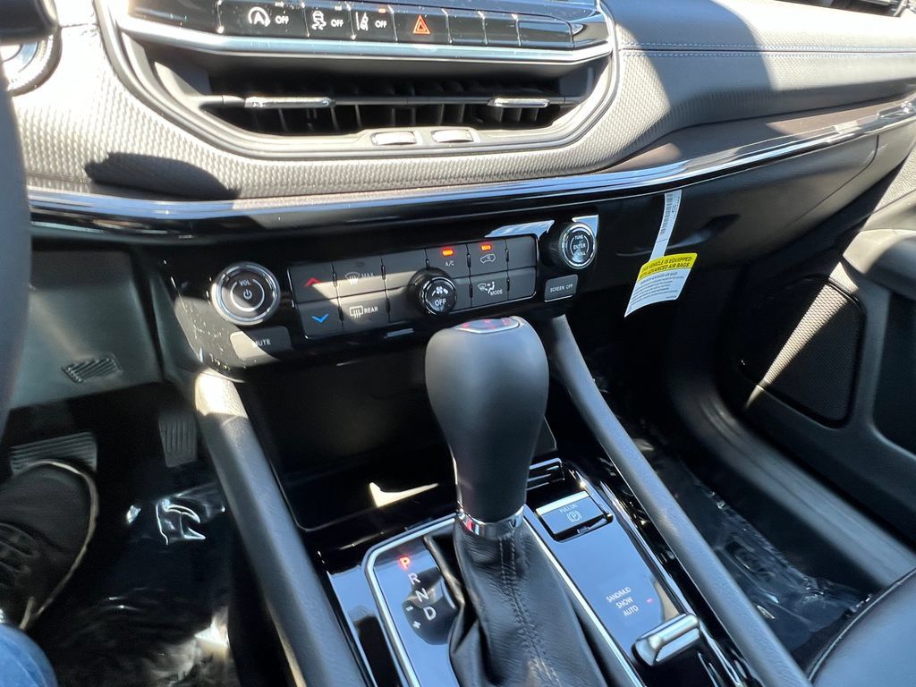 New 2026 Jeep Compass Latitude AWD/4WD image 24