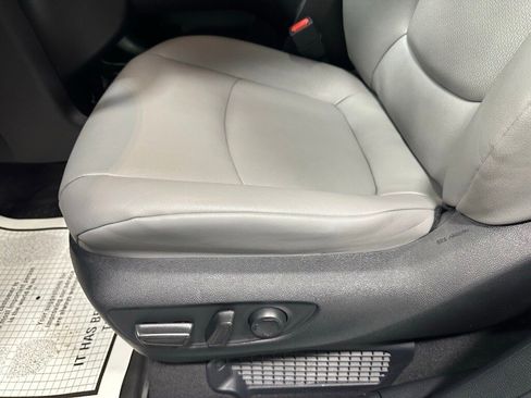Used 2025 Toyota Sienna XLE image 14