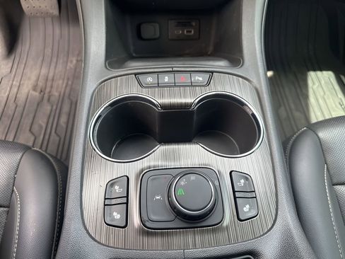 Used 2023 GMC Acadia SLT w/ Elevation Edition image 37