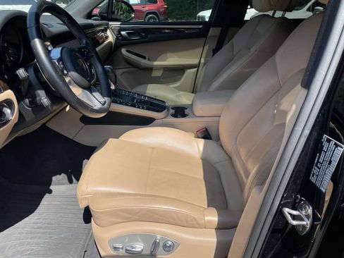 Used 2020 Porsche Macan AWD/4WD image 17
