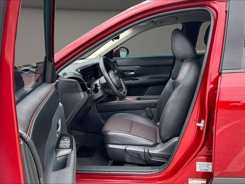 Used 2025 Nissan Kicks SR FWD image 23