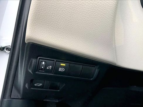 Used 2024 Toyota Corolla Cross XLE w/ Convenience Package FWD image 34