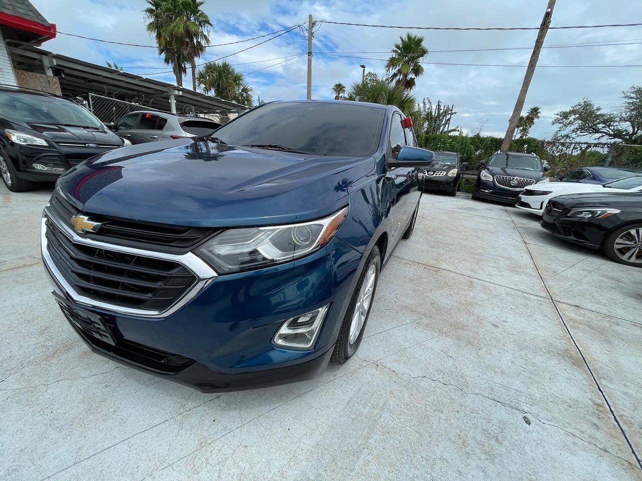Used 2019 Chevrolet Equinox LT FWD image 2