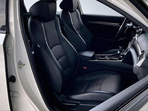 Used 2018 Honda Accord Sport image 25