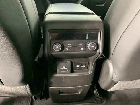 Used 2023 GMC Acadia Denali w/ Denali Technology Package FWD image 34